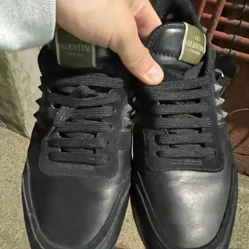 [BUNJANG] Valentino Rockstud Black Sneakers / 발렌티노 락스터드 블랙 스니커즈