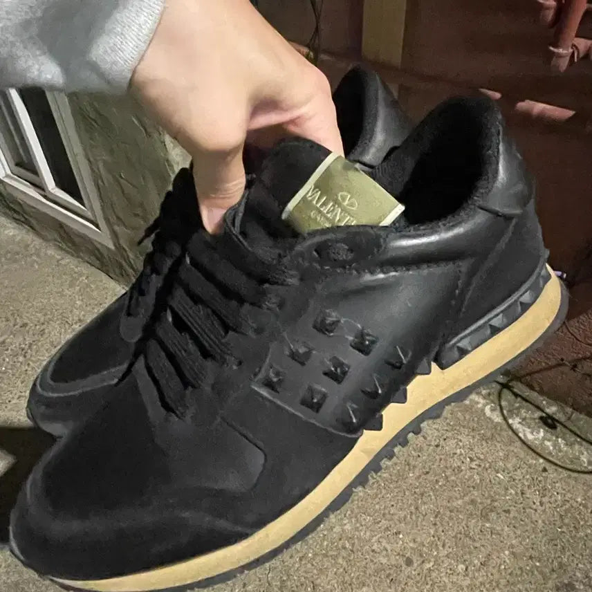 [BUNJANG] Valentino Rockstud Black Sneakers / 발렌티노 락스터드 블랙 스니커즈