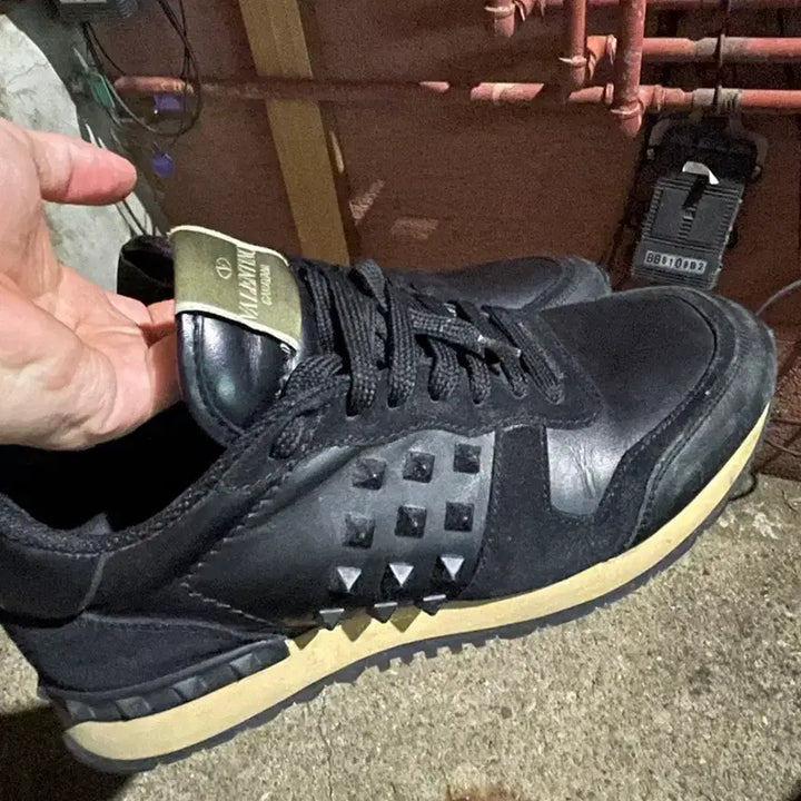 [BUNJANG] Valentino Rockstud Black Sneakers / 발렌티노 락스터드 블랙 스니커즈