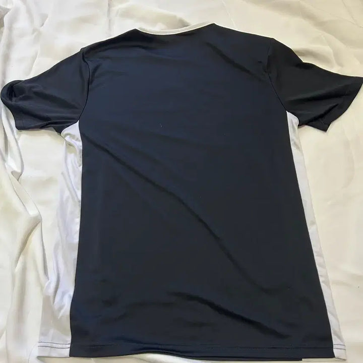 [BUNJANG] Adidas Black/White Short Sleeve T-Shirt - Size M / 아디다스 검/흰색 반팔 티셔츠 M .(79)