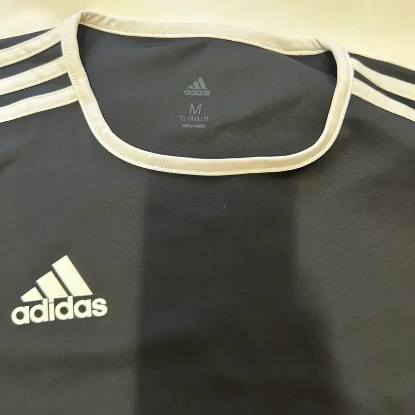 [BUNJANG] Adidas Black/White Short Sleeve T-Shirt - Size M / 아디다스 검/흰색 반팔 티셔츠 M .(79)