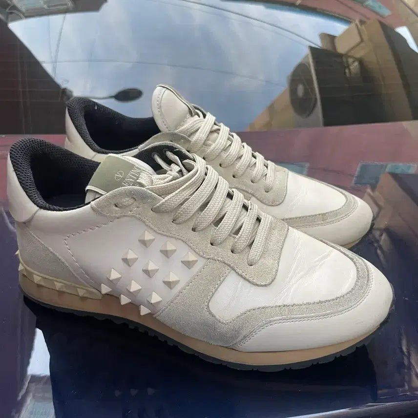 [BUNJANG] Valentino Rockstud Cream Sneakers / 발렌티노 락스터드 크림 스니커즈