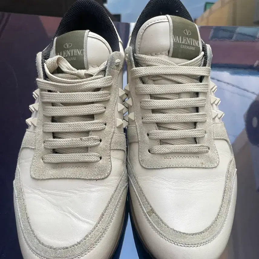 [BUNJANG] Valentino Rockstud Cream Sneakers / 발렌티노 락스터드 크림 스니커즈