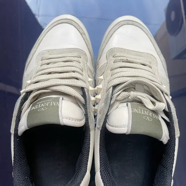 [BUNJANG] Valentino Rockstud Cream Sneakers / 발렌티노 락스터드 크림 스니커즈