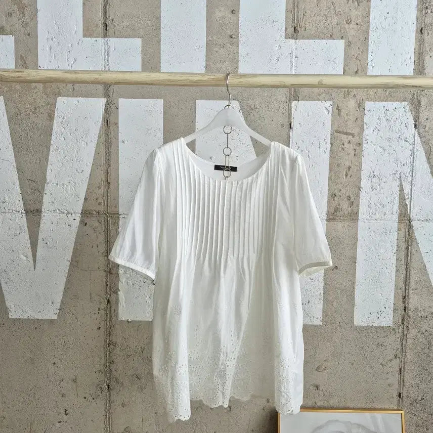 [SOLD OUT] 순면 핀턱 레이스 반팔블라우스