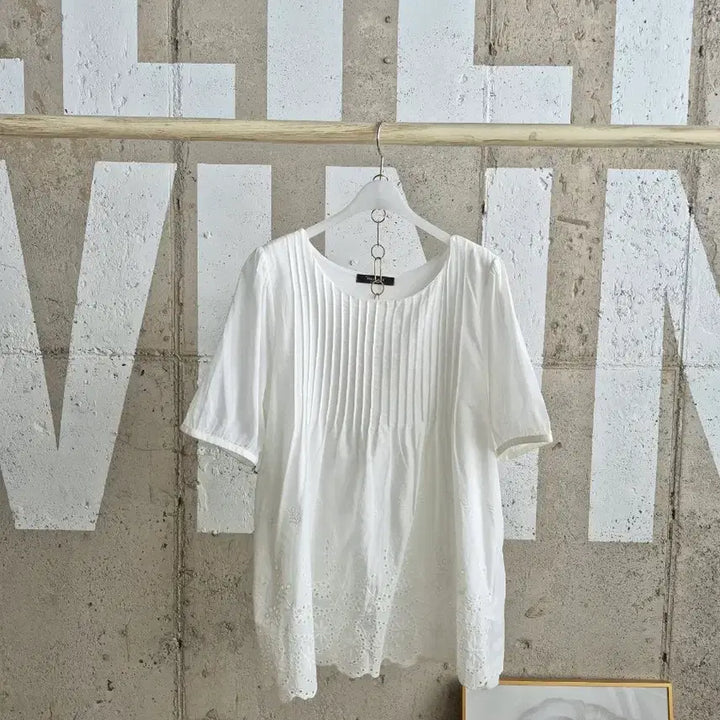 [SOLD OUT] 순면 핀턱 레이스 반팔블라우스