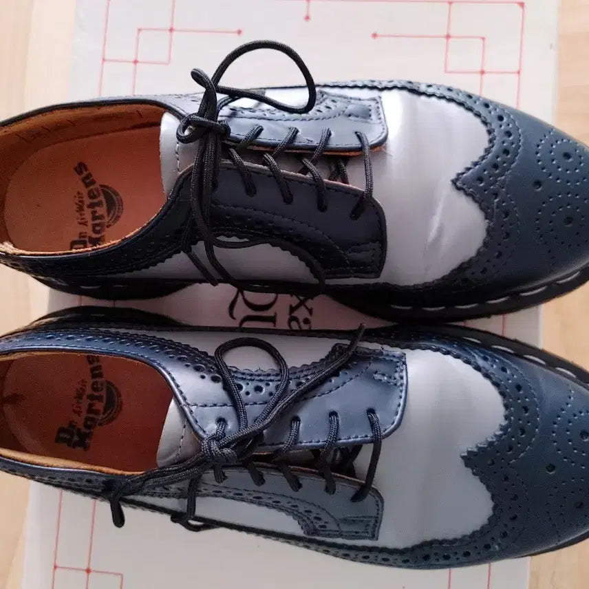 [BUNJANG] Dr. Martens Wingtip Shoes Black/Grey / 닥터마틴 윙팁 슈즈 블랙/그레이