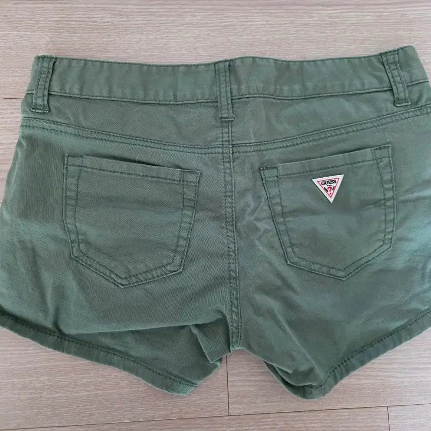[BUNJANG] Guess Khaki Hot Pants / 게스 핫팬츠