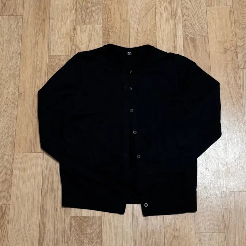 [SOLD OUT] 유니클로 UV 크루넥가디건 블랙