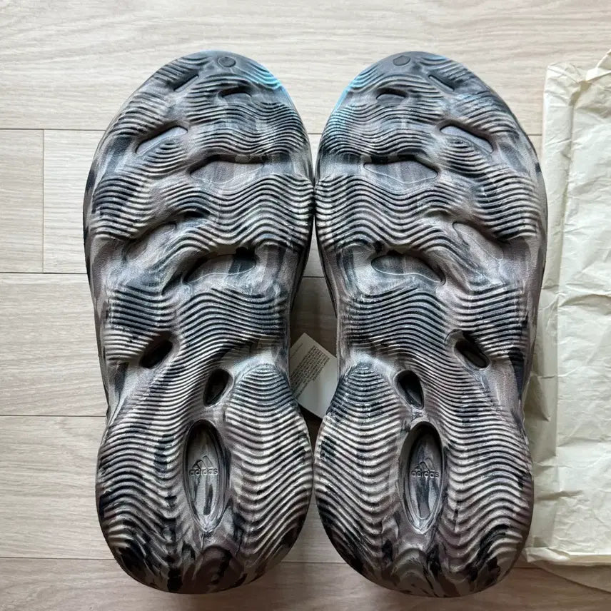 [BUNJANG] Adidas Yeezy Foam Runner MX Cinder Sneakers / (295) 아디다스 이지 폼 러너 MX 신더 ID4126