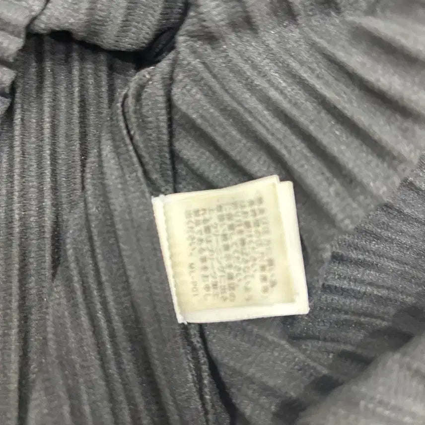 [BUNJANG] Homme Plissé Pleated T-shirt (Size 2) / 옴므플리세 빈팔티셔츠 2호입니다