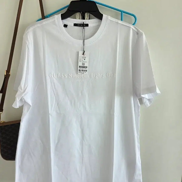 [BUNJANG] Guess 1981 White T-shirt / 게스 1981 화이트 반팔 티셔츠