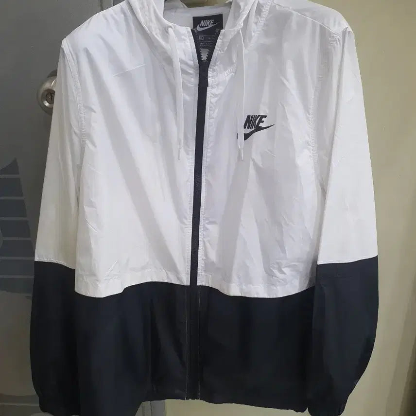 [SOLD OUT] 나이키 바람막이 화이트 블랙 XL  95