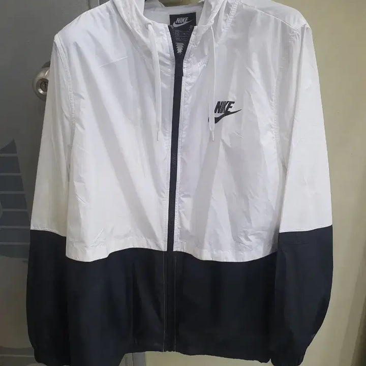 [SOLD OUT] 나이키 바람막이 화이트 블랙 XL  95