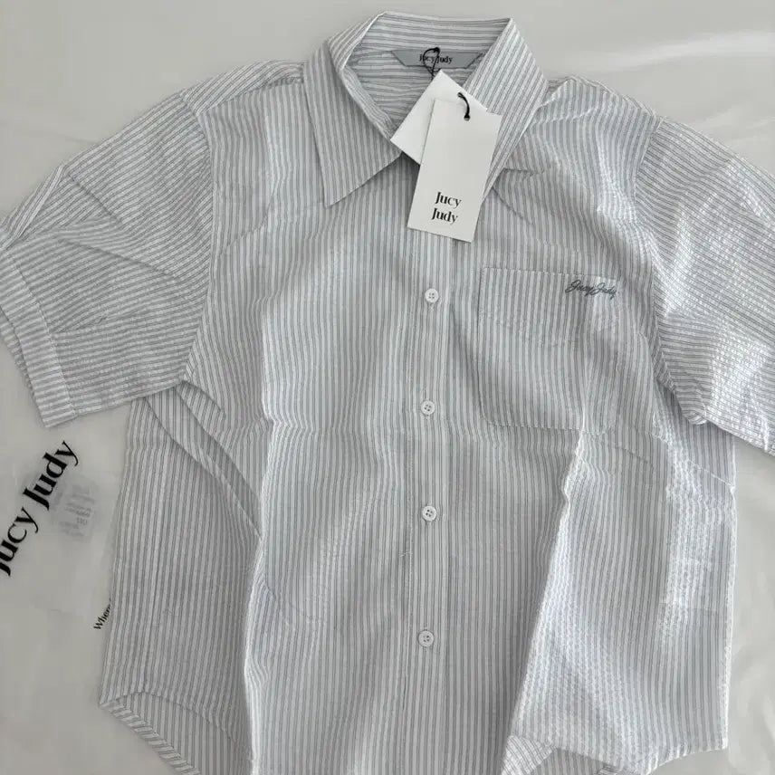 [SOLD OUT] 쥬시쥬디 시어서커 반팔 셔츠 새제품 S (마지막 가격내림) 오늘까지 판매