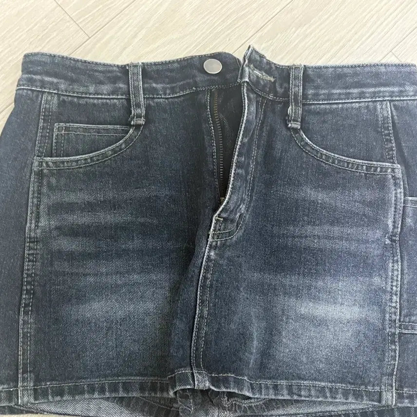 [BUNJANG] Ably Washed Denim Mini Skirt / 에이블리 워싱 데님 미니스커트