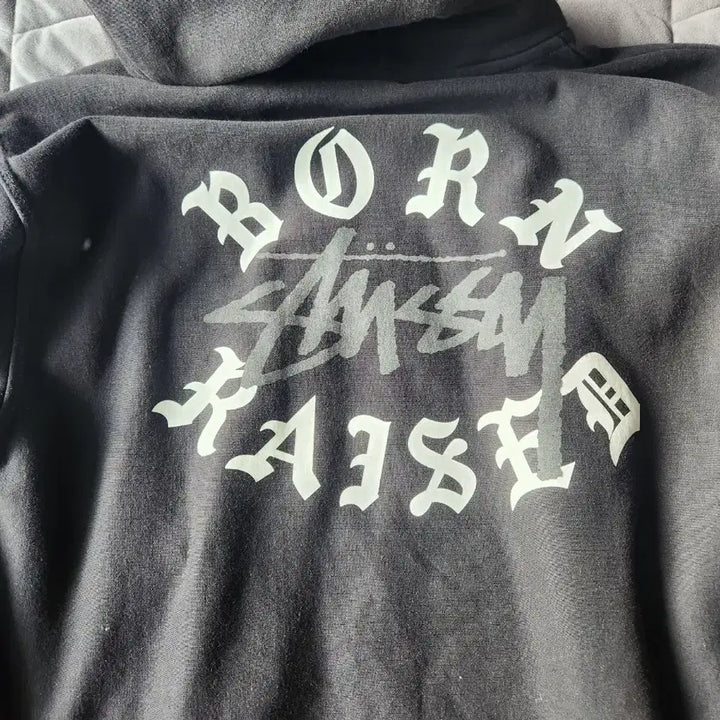 [SOLD OUT] 스투시 본앤레이즈드 후드집업 XL