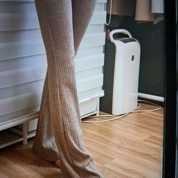 [BUNJANG] V-Cut Ribbed Knit Bootcut Pants / [ 브이컷 골지 부츠컷 팬츠 / 니트 소재, 세련된 골지 디자인 ]