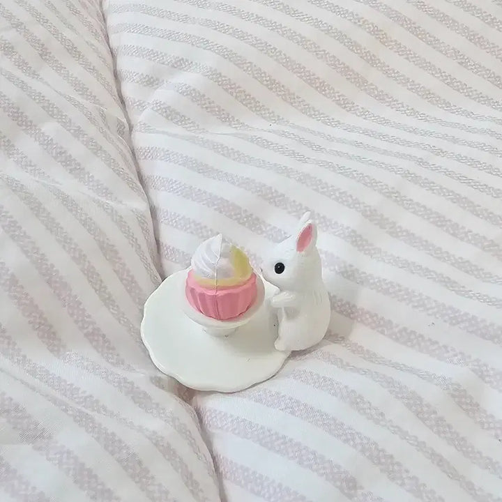 [BUNJANG] Rabbit Pastry Shop Figure Gacha Dessert Animal Cupcake Gacha / 토끼 양과자 본점 피규어 가챠 디저트 동물 컵케이크 가챠