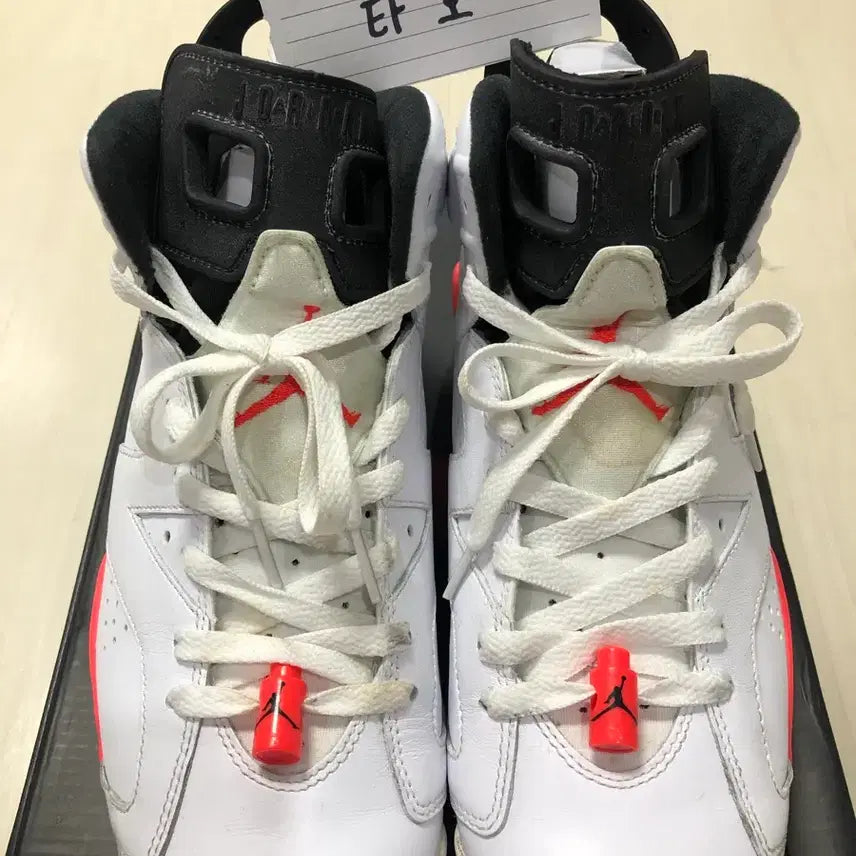 [BUNJANG] Nike Air Jordan 6 White Infrared Sneakers / 나이키 조던6 화이트 인프라레드 275