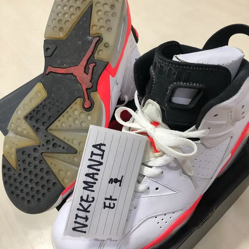 [BUNJANG] Nike Air Jordan 6 White Infrared Sneakers / 나이키 조던6 화이트 인프라레드 275