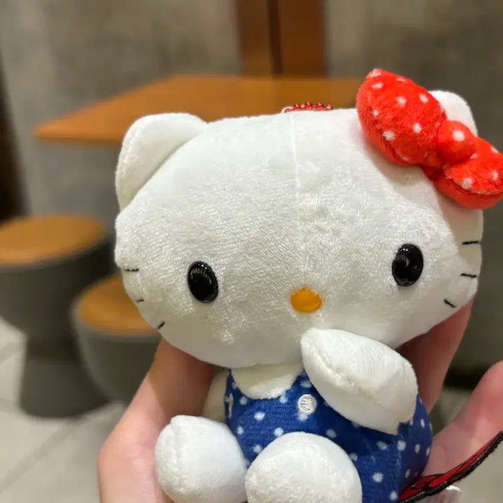 [BUNJANG] Sanrio Hello Kitty 60th Anniversary Red Ribbon Plush Keychain / 산리오 60주년 전시회 파이널 헬로키티 인형 키링 빨간 리본 봉제인형