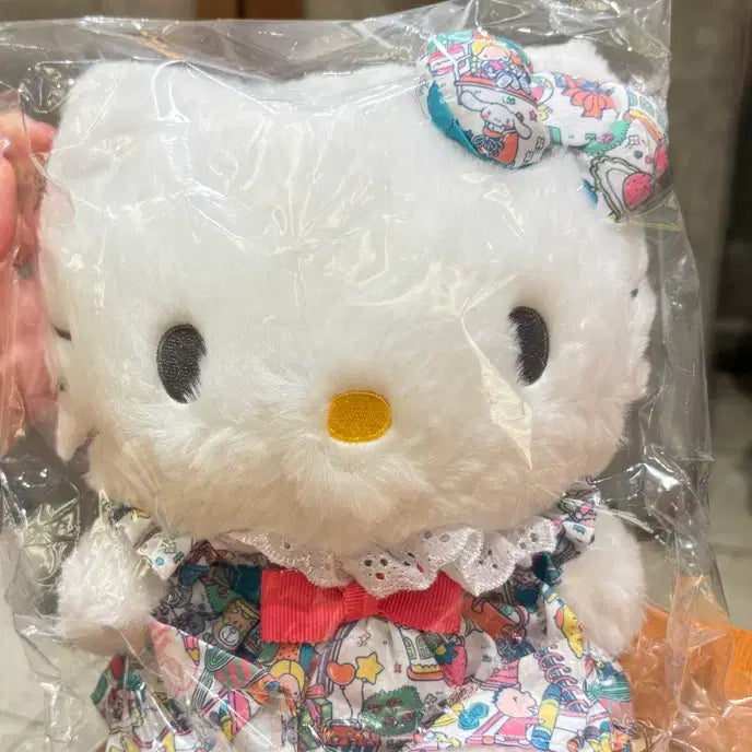 [BUNJANG] Sanrio 60th Anniversary Final Edition Hello Kitty Doll / 새상품 산리오 60주년 전시회 파이널 한정판 키티 인현