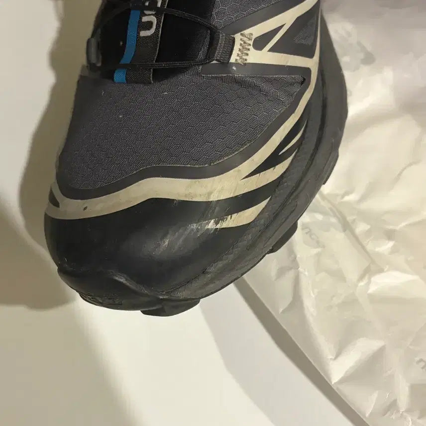 [SOLD OUT] 살로몬 XT-6 고어텍스 트레일 러닝화 250