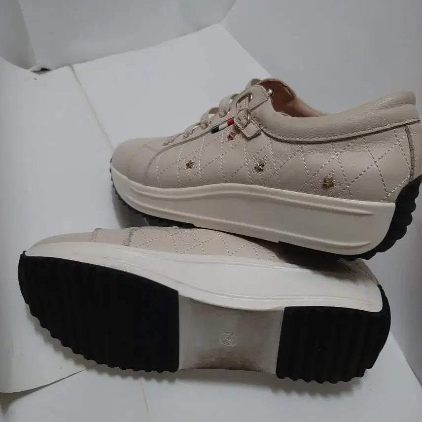 [BUNJANG] Surio Quilted Platform Sneakers - 240mm / 슈리오 퀼팅 키높이(3cm) 스니커즈 / 240mm