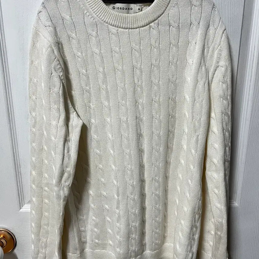 [BUNJANG] Giordano Cable Knit M White / 지오다노 케이블 니트 M사이즈 화이트