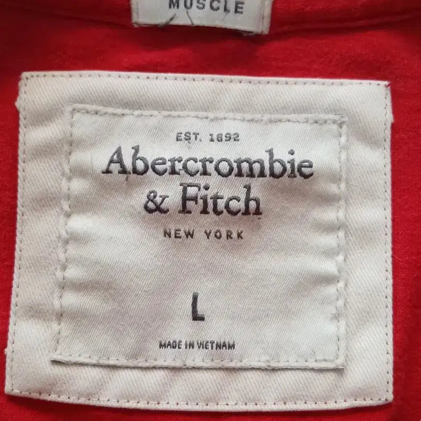 [BUNJANG] Abercrombie Vintage Red Muscle Fit T-shirt / 아베크롬비 빈티지 레드 반팔 머슬핏
