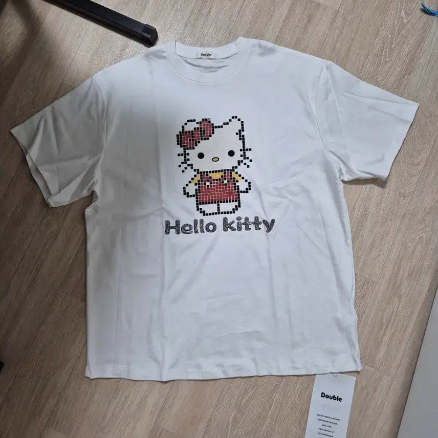 [BUNJANG] Double Hello Kitty Pixel Print T-shirt / Double 헬로키티 반팔 티셔츠 화이트