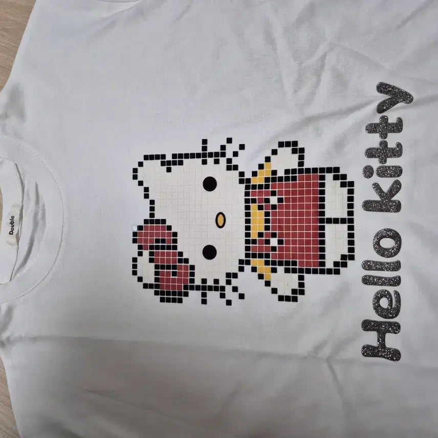 [BUNJANG] Double Hello Kitty Pixel Print T-shirt / Double 헬로키티 반팔 티셔츠 화이트