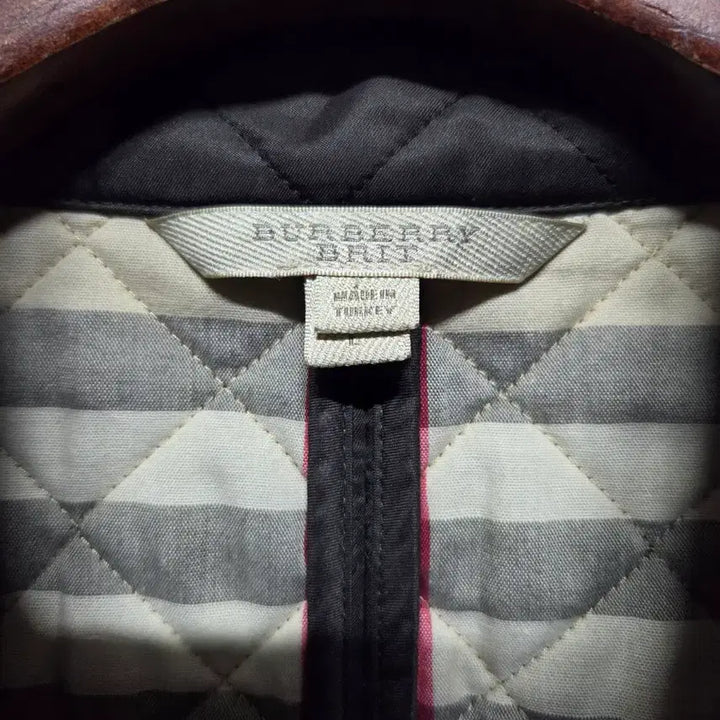 [SOLD OUT] (L) 66~77  버버리 브라운 다이아 퀼팅 자켓