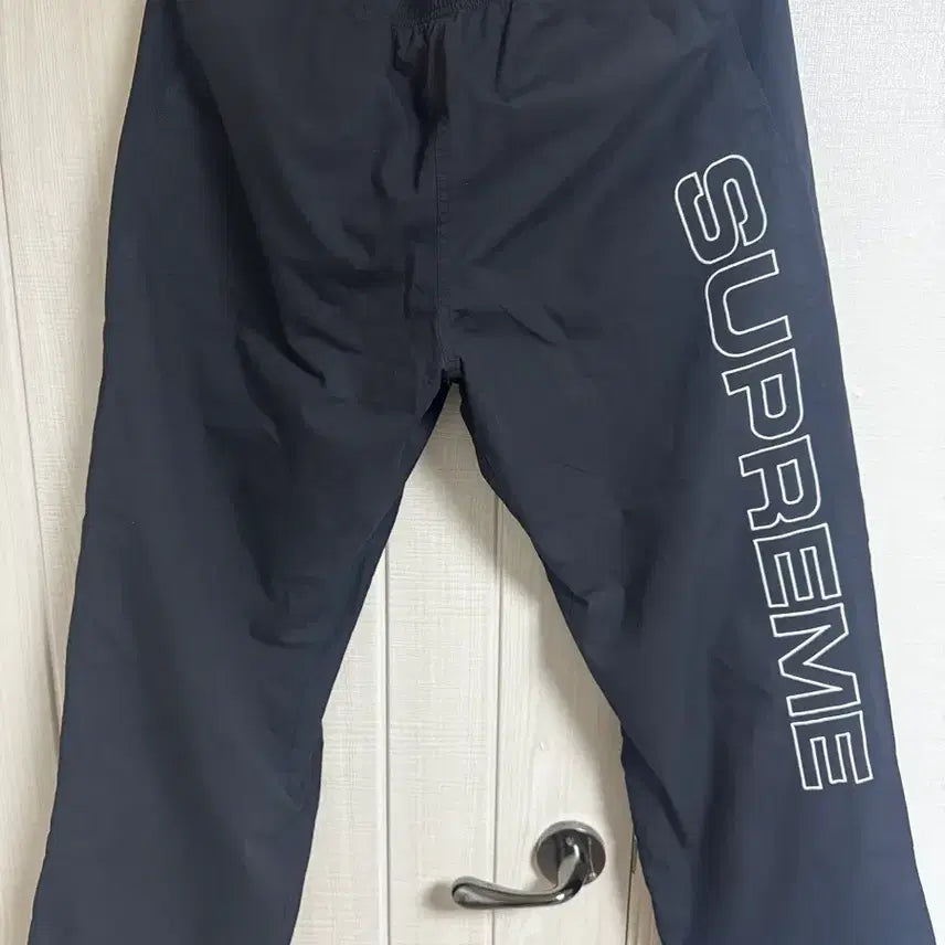 [BUNJANG] Supreme Spellout Embroidered Ripstop Track Pants Black FW25 / 슈프림 스펠아웃 자수 립스탑 트랙 팬츠 블랙 - 25FW