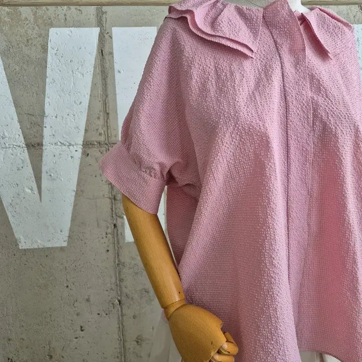 [BUNJANG] Anne Klein Frill Seersucker Short Sleeve Blouse / 앤클라인 프릴 지지미 반팔블라우스