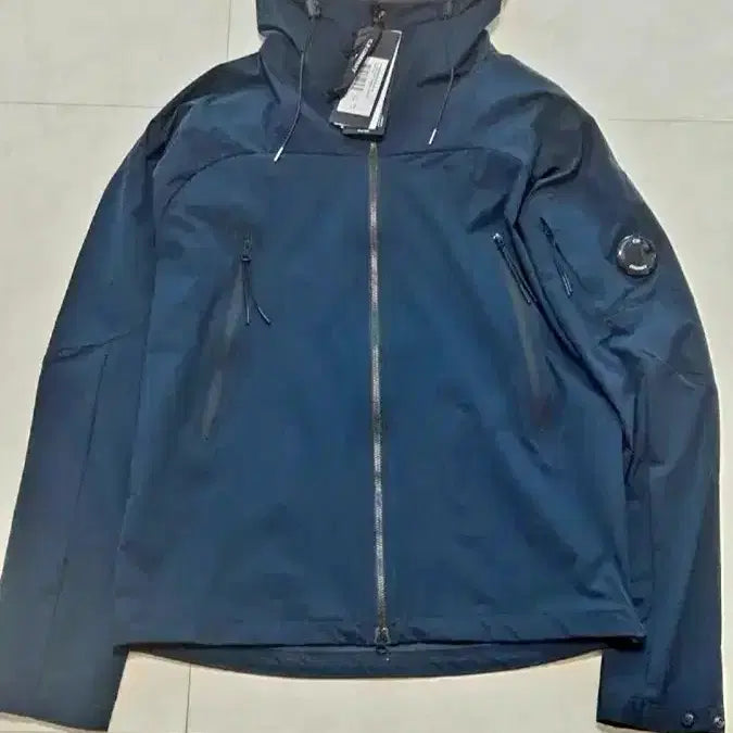 [SOLD OUT] c.p 컴퍼니 바람막이 52 (xl)사이즈 새상품