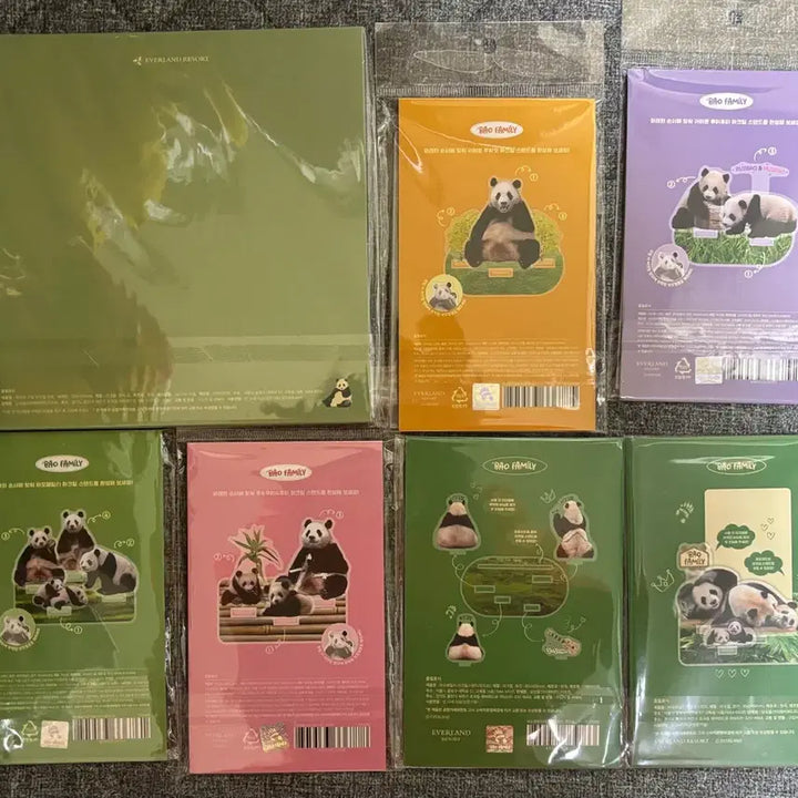 [BUNJANG] Everland Bao Family Acrylic Stand Bundle Set / 에버랜드 푸바오 바오패밀리 아크릴스탠드 일괄 판매