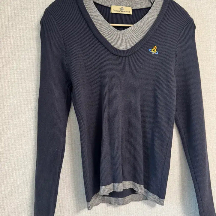 [BUNJANG] Vivian V-Neck Spring Knit T-Shirt / [새상품] 비비안 브이넥 봄 니트티셔츠