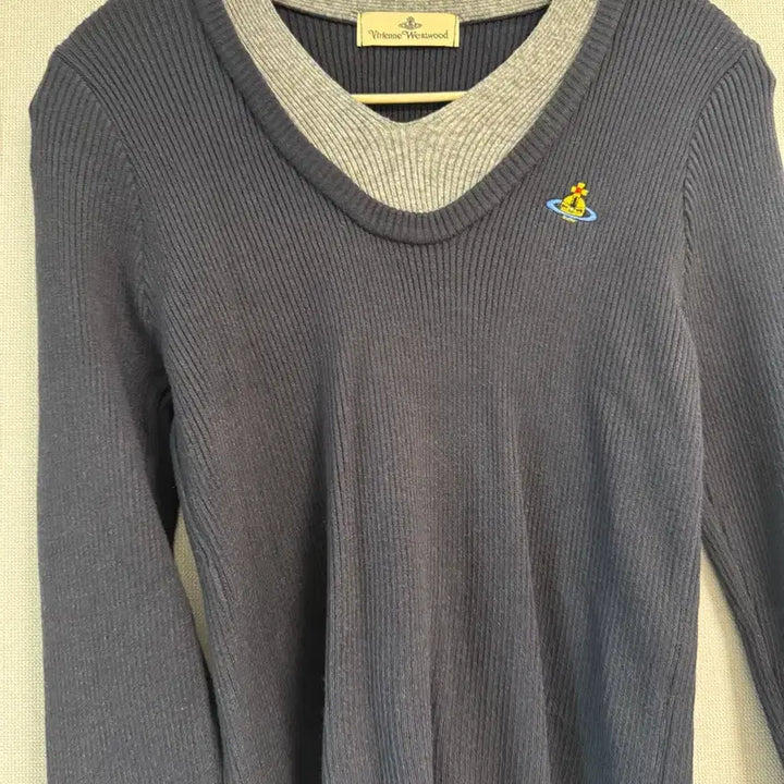 [BUNJANG] Vivian V-Neck Spring Knit T-Shirt / [새상품] 비비안 브이넥 봄 니트티셔츠