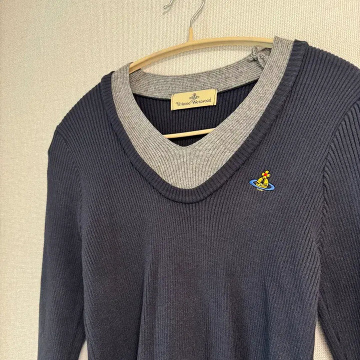 [BUNJANG] Vivian V-Neck Spring Knit T-Shirt / [새상품] 비비안 브이넥 봄 니트티셔츠