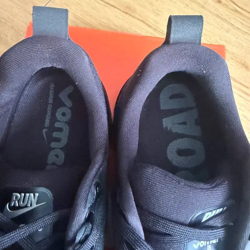 [BUNJANG] Nike Vomero 18 Black Smoke Grey Running Shoes / [290]나이키 보메로18 블랙 스모크 그레이