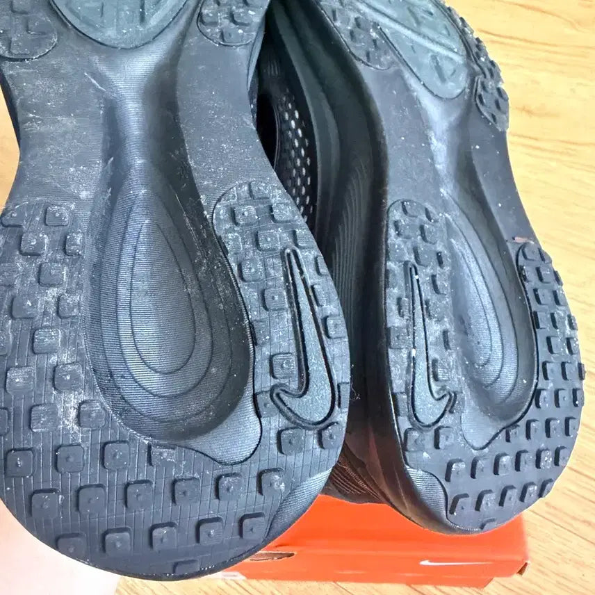 [BUNJANG] Nike Vomero 18 Black Smoke Grey Running Shoes / [290]나이키 보메로18 블랙 스모크 그레이