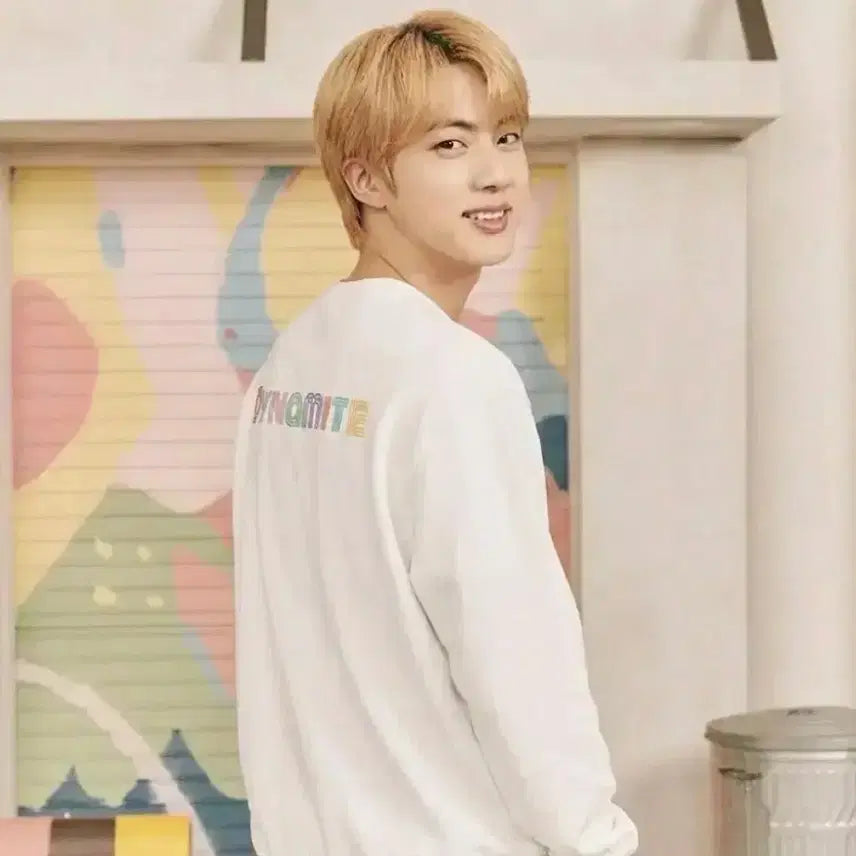 [BUNJANG] BTS 휠라 다이너마이트 진 한정판 맨투맨 셔츠 / (급처)BTS 휠라 다이너마이트 진 한정판 맨투맨 셔츠