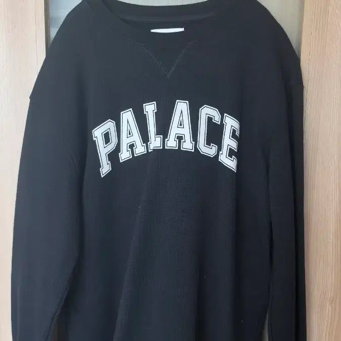 [BUNJANG] Palace Black Waffle Long Sleeve / 팔라스 블랙 와플 맨투맨 롱슬리브