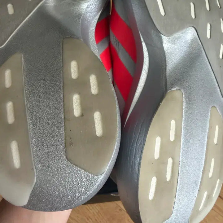 [BUNJANG] Adidas EBO SL Silver Metallic Lucid Red Running Shoes / [285]아디다스 에보sl 실버메탈릭 루시드레드 마일리지7km