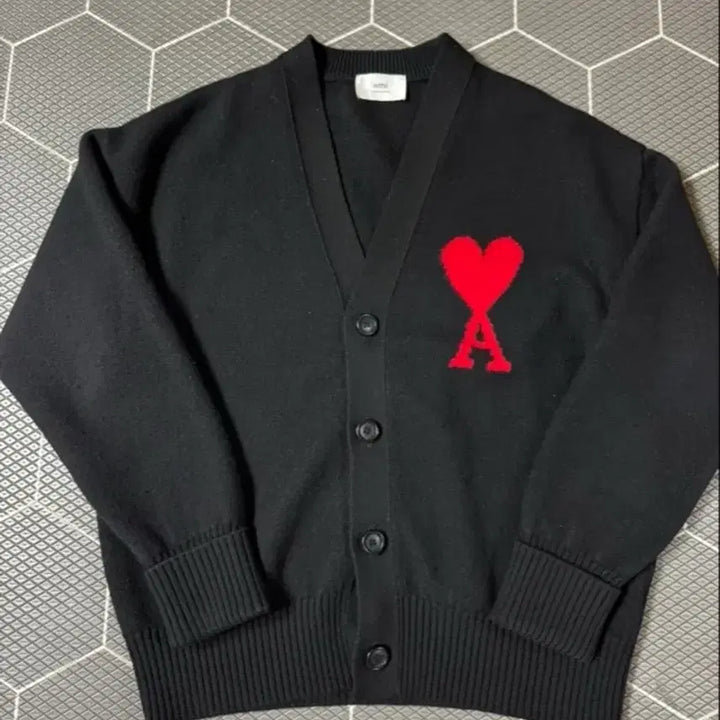 [BUNJANG] AMI Big Heart Cardigan L (Black) / [새상품급/급쳐] 아미 빅하트 가디건 L (블랙)
