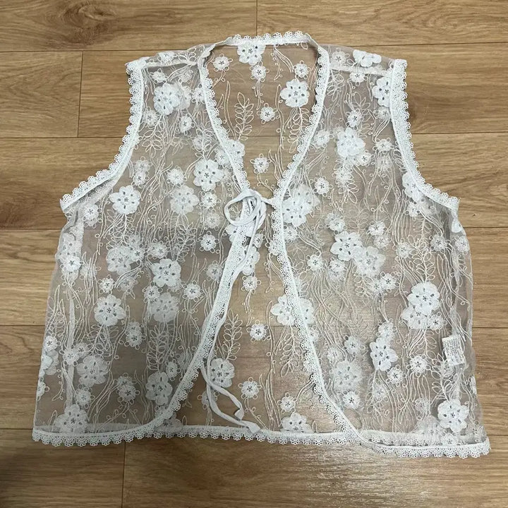 [BUNJANG] White Lace Flower Vest / 화이트 레이스 플라워 조끼