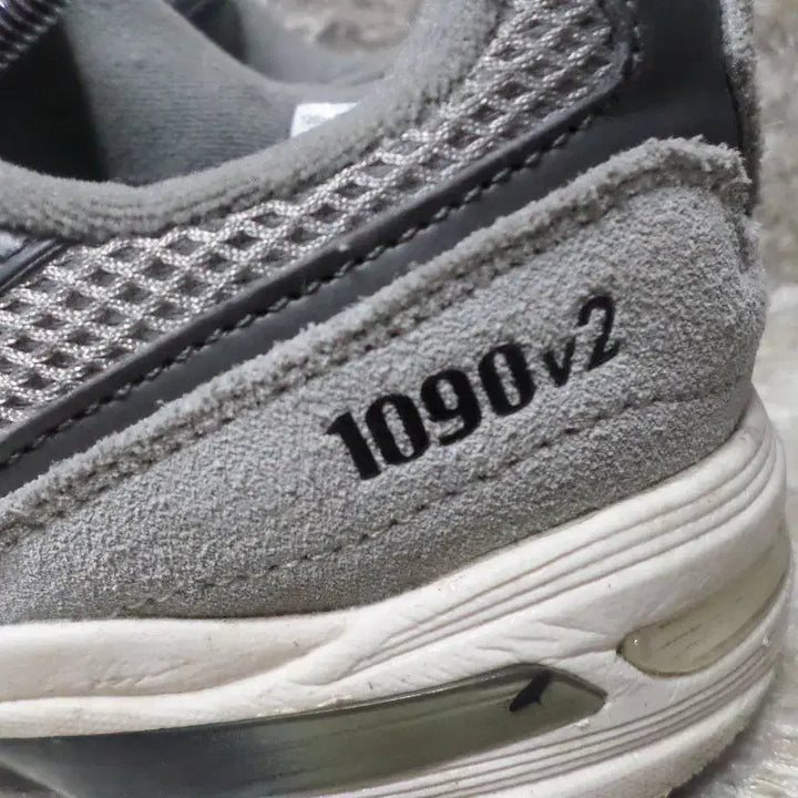 [BUNJANG] Asics Gel 1090v2 Oyster Grey Sneakers / 후루룩구제 245 아식스 젤 1090v2 오이스터 그레이 운동화 중고신발