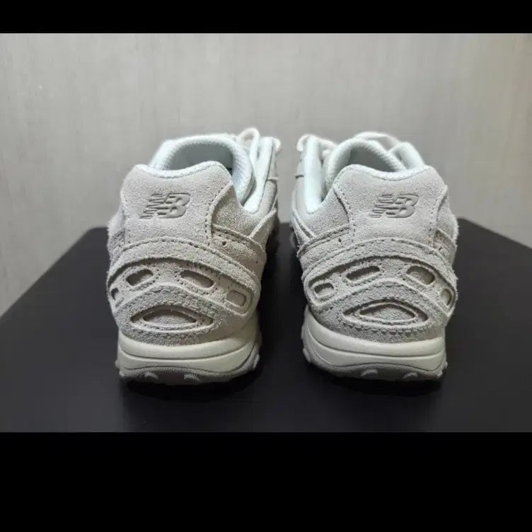 [BUNJANG] New Balance 204 Sneakers / 뉴발란스 204 (220사이즈 이지만 225가 맞음)